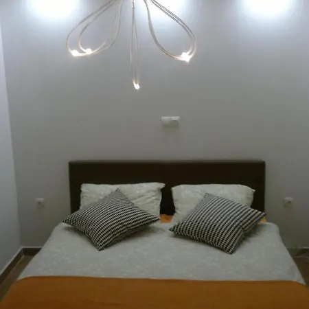 Appartamento Grosse In Mit Privater Terrasse Sutomiscica