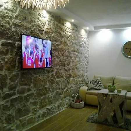 Grosse In Mit Privater Terrasse * Sutomiscica