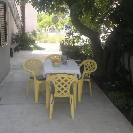 Grosse In Mit Privater Terrasse * Sutomiscica