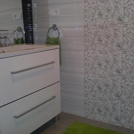 Grosse In Mit Privater Terrasse 아파트 *