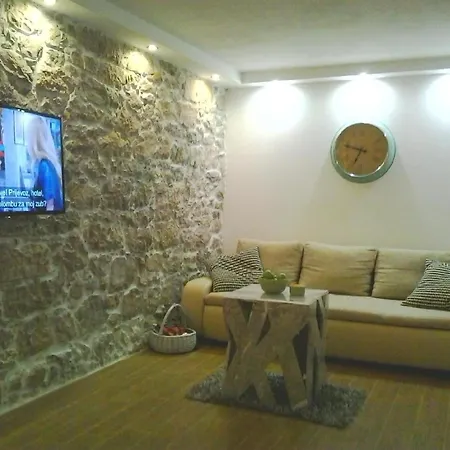 Grosse In Mit Privater Terrasse * Sutomiscica